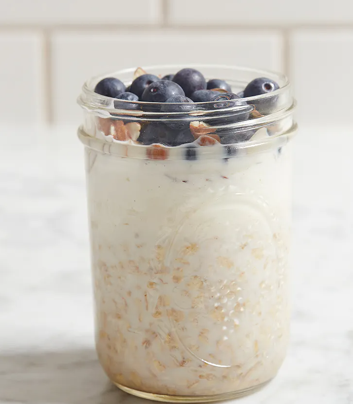 overnight-oats-with-blueberries-and-almonds